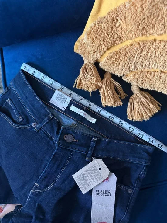 NWT Levi's Women's Dark Blue Bootcut Jeans - Picture 4 of 5